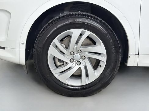 Certified 2025 Land Rover Discovery Sport S AWD/4WD image 33