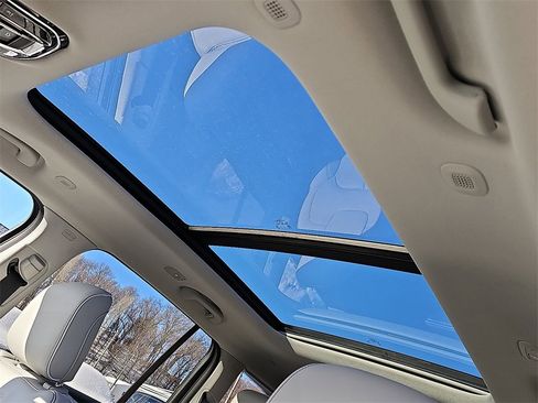 Used 2022 Jeep Grand Cherokee Overland image 15