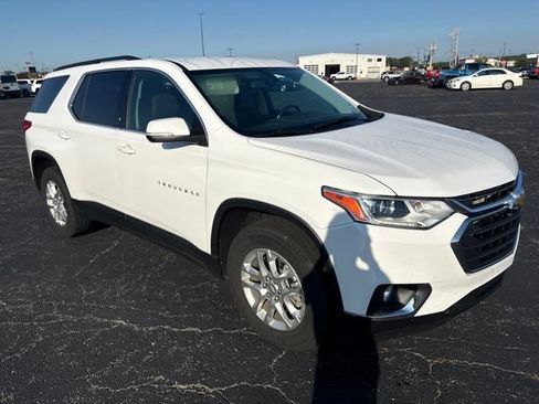 Used 2021 Chevrolet Traverse LT FWD image 3
