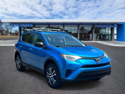 Used 2016 Toyota RAV4 LE FWD image 1