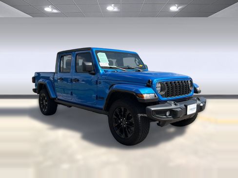 Used 2025 Jeep Gladiator Sport AWD/4WD image 6