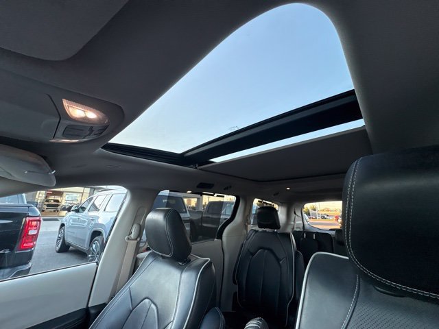 Used 2022 Chrysler Pacifica Limited FWD image 13