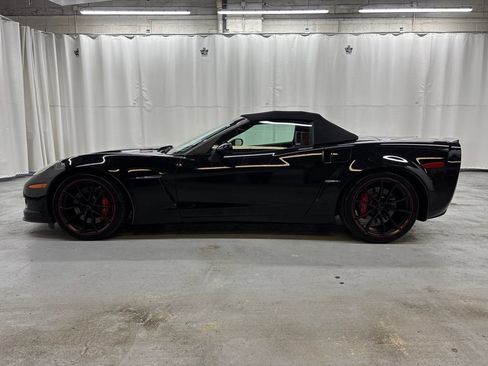 Used 2013 Chevrolet Corvette 427 w/ 1SB Preferred Equipment Group image 2
