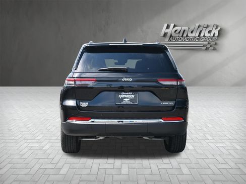 Used 2025 Jeep Grand Cherokee Laredo X w/ Luxury Tech Group I RWD image 9