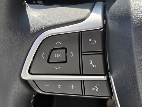 Used 2023 Toyota Highlander LE image 24