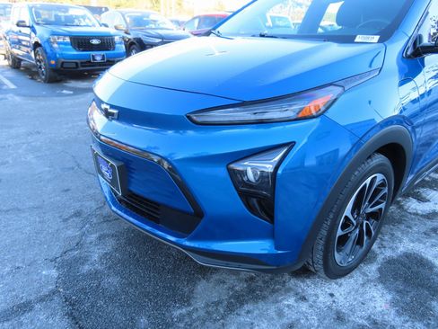 Used 2023 Chevrolet Bolt EUV Premier w/ Sun & Sound Package image 9