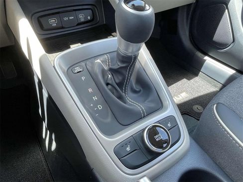 New 2025 Hyundai Venue Limited image 16