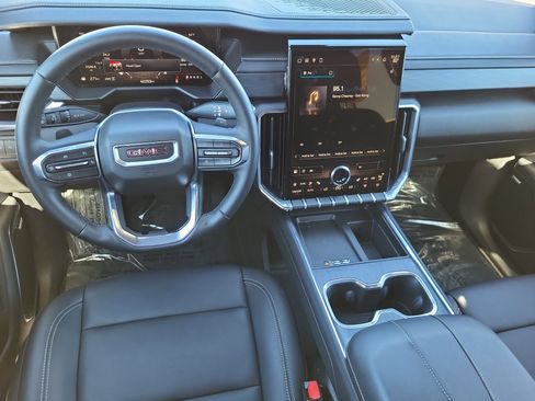 Used 2024 GMC Acadia Elevation image 10