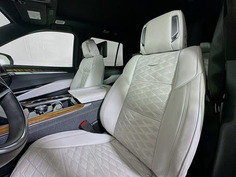 Used 2025 Cadillac Escalade Sport Platinum w/ LPO, ONYX Package AWD/4WD image 27