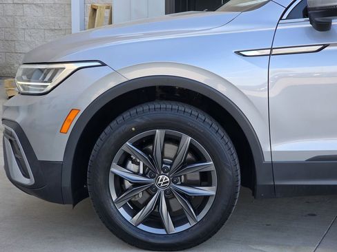 Used 2022 Volkswagen Tiguan SE image 5