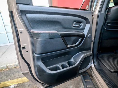 Used 2021 Nissan Titan PRO-4X w/ Pro-4x Convenience Package image 18