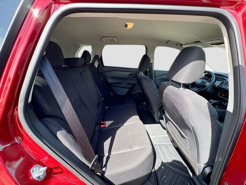 Used 2025 Nissan Rogue S image 12