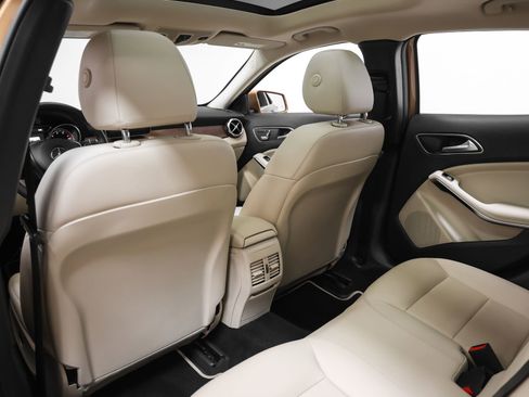 Used 2018 Mercedes-Benz GLA 250 4MATIC image 42