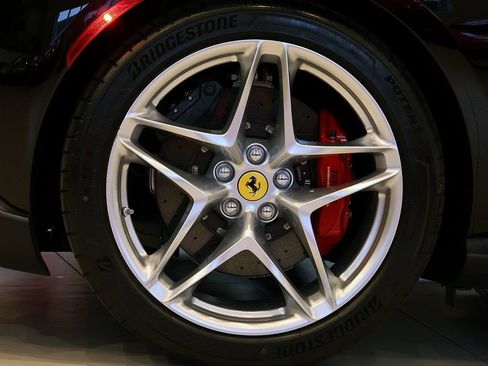 Certified 2025 Ferrari Roma Spider RWD image 70