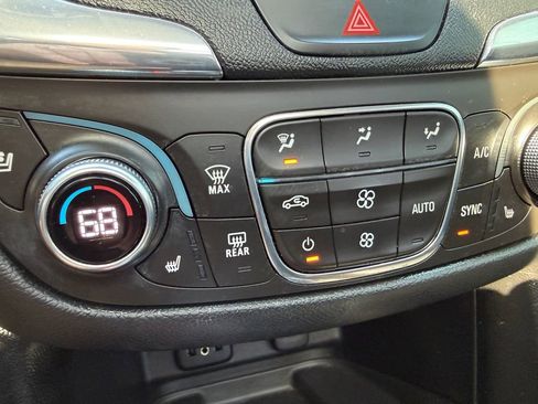 Used 2018 Chevrolet Equinox Premier image 28