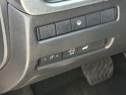 Used 2025 Nissan Rogue SV AWD/4WD image 6
