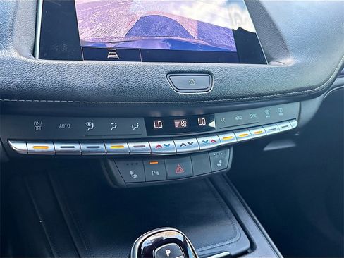 Used 2022 Cadillac XT4 Luxury w/ Cold Weather Package image 15