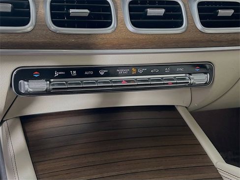 Used 2020 Mercedes-Benz GLE 350 4MATIC w/ Premium Package image 22