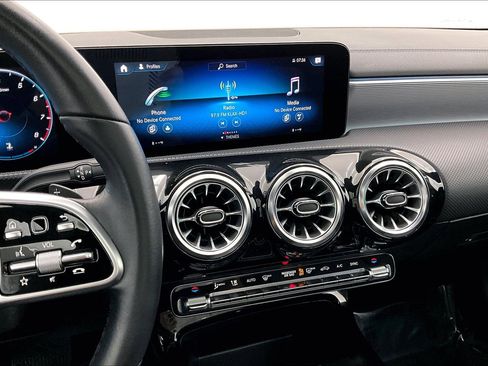 Used 2022 Mercedes-Benz CLA 250 image 5