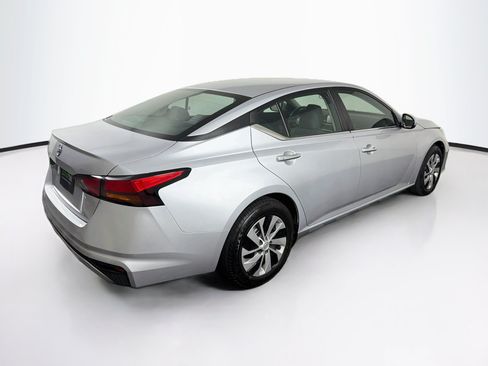 Used 2023 Nissan Altima 2.5 S FWD image 9