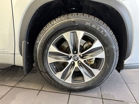 Used 2023 Toyota Highlander XLE AWD/4WD image 57