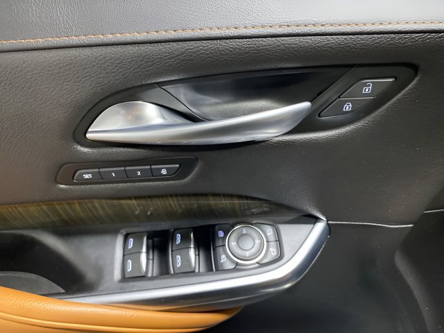 Used 2020 Cadillac XT4 Premium Luxury w/ Enhanced Visibility Package AWD/4WD image 10
