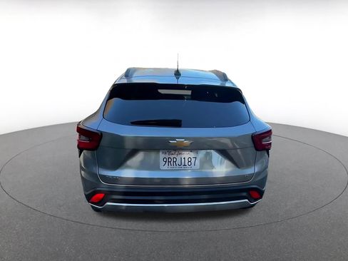 Used 2025 Chevrolet Trax LT image 12