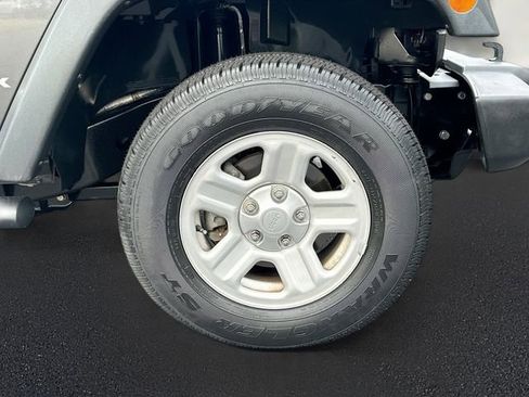 Used 2018 Jeep Wrangler Unlimited Sport w/ Connectivity Group image 26