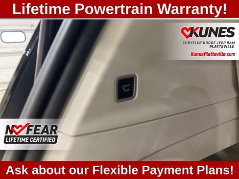 Used 2023 Chrysler Pacifica Touring-L image 34