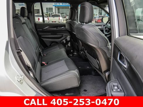 Used 2025 Jeep Grand Cherokee Laredo w/ Luxury Tech Group I AWD/4WD image 32
