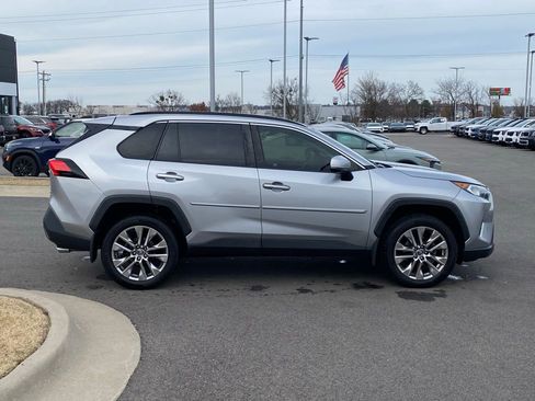 Used 2019 Toyota RAV4 Limited w/ Carpet Mat Package image 8