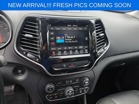 Used 2019 Jeep Cherokee Limited AWD/4WD image 10