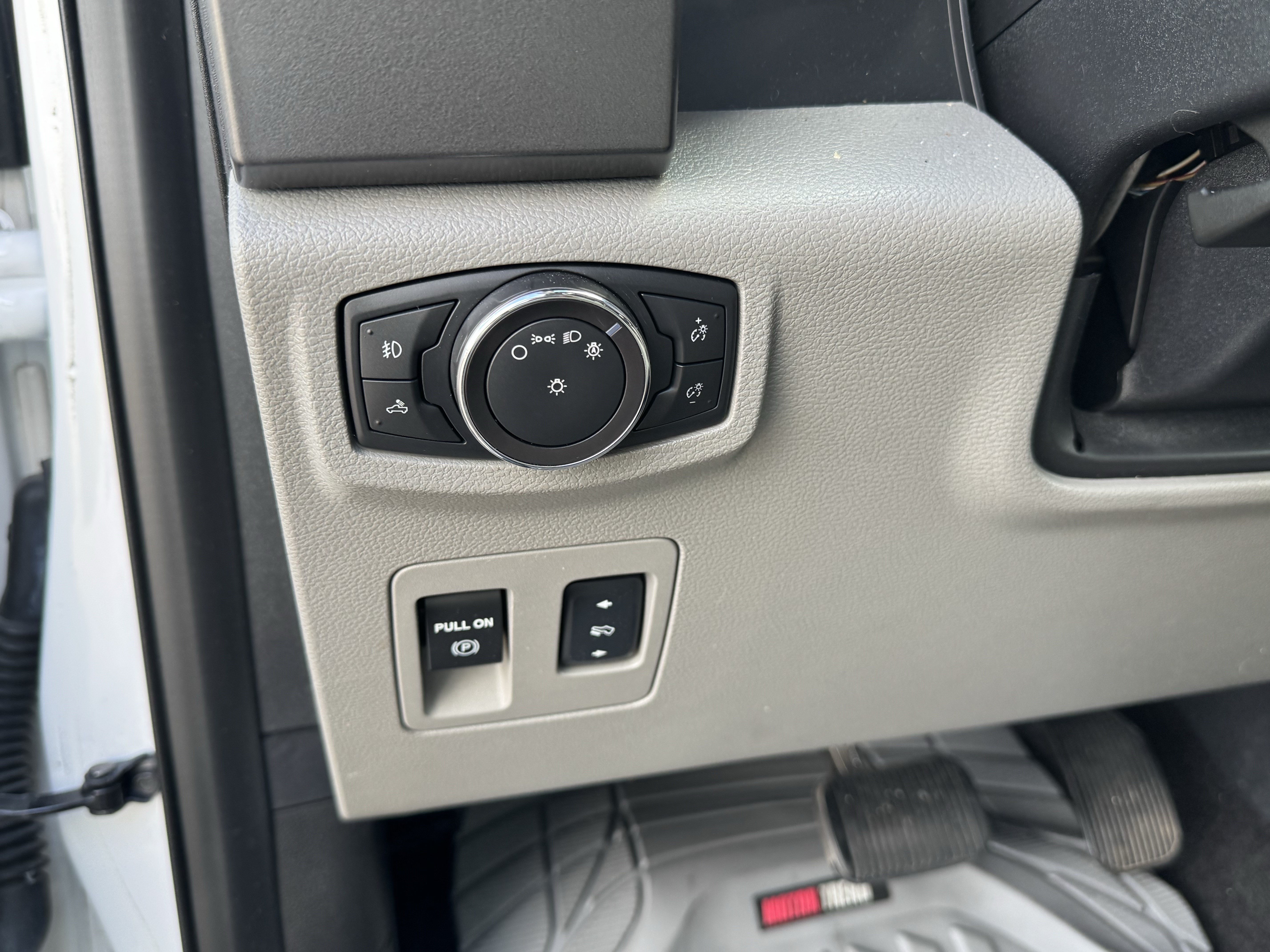 Used 2018 Ford F150 XLT w/ Equipment Group 302A Luxury RWD image 13