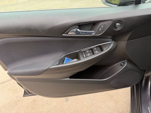 Used 2017 Chevrolet Cruze LT w/ Convenience Package image 9