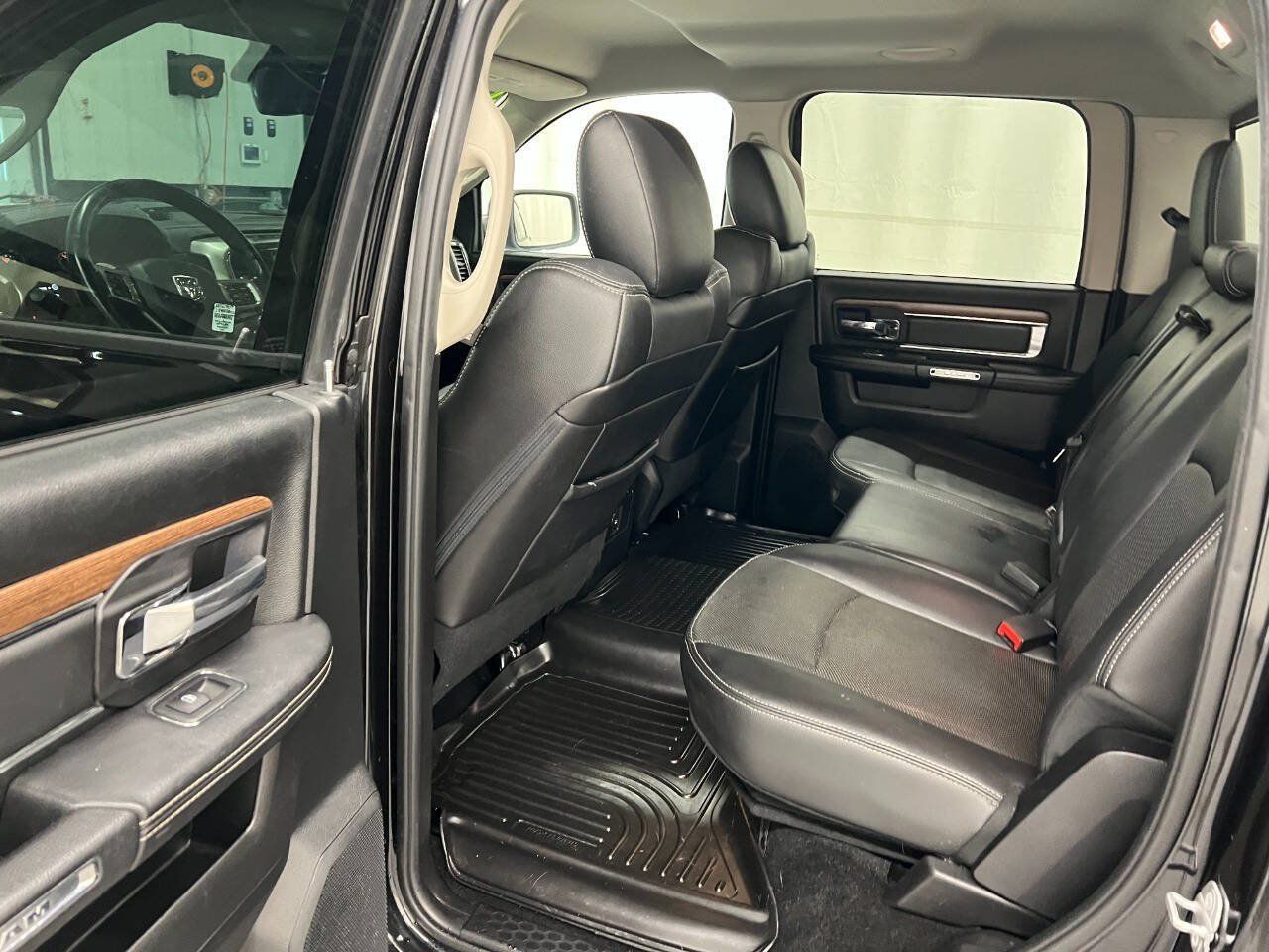 Used 2016 RAM 1500 Laramie w/ Convenience Group AWD/4WD image 9