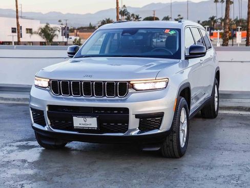 Used 2023 Jeep Grand Cherokee L Laredo image 4