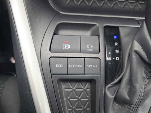 Certified 2025 Toyota RAV4 LE FWD image 33