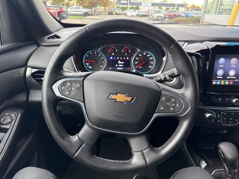 Used 2023 Chevrolet Traverse LT w/ Rear Camera Mirror Package image 22