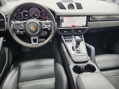 Used 2020 Porsche Cayenne Turbo image 10