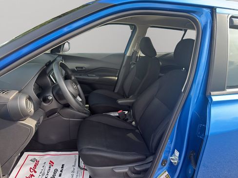Used 2023 Nissan Kicks S FWD image 3