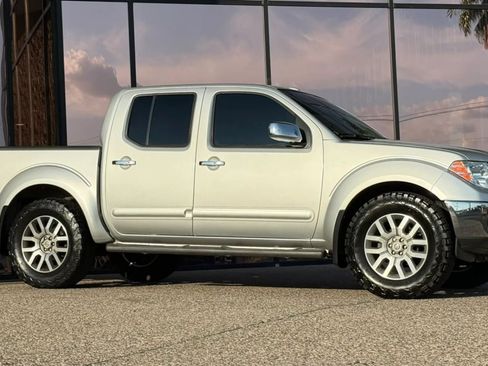 Used 2013 Nissan Frontier SL w/ Moonroof Pkg AWD/4WD image 16
