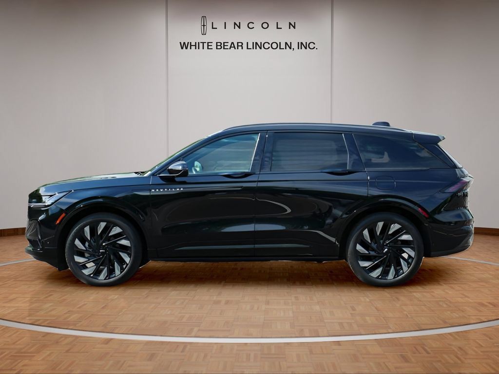 Used 2024 Lincoln Nautilus Reserve w/ Equipment Group 202A AWD/4WD image 8