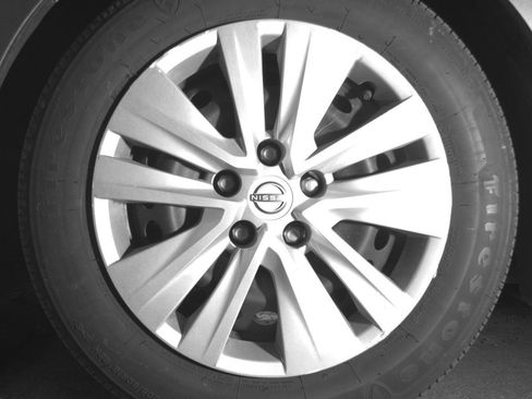 Used 2025 Nissan Sentra S image 12