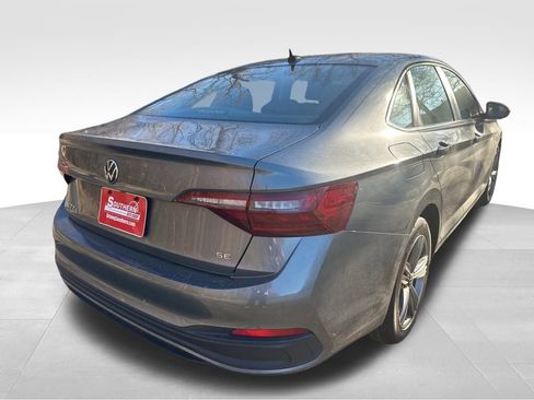 Used 2024 Volkswagen Jetta SE image 9