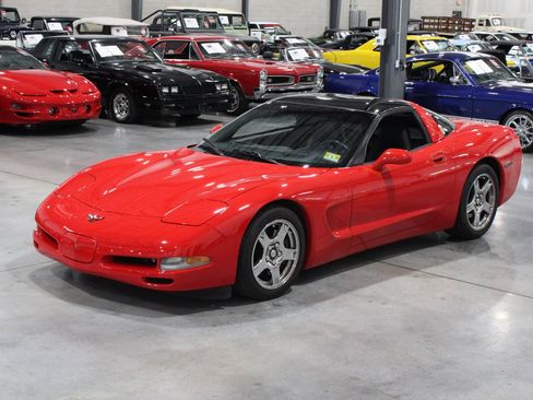 Used 1999 Chevrolet Corvette Coupe w/ Memory Pkg RWD image 36