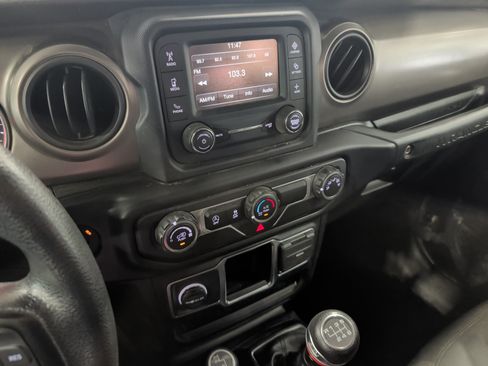 Used 2020 Jeep Wrangler Sport AWD/4WD image 11