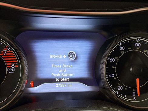 Used 2022 Jeep Cherokee Trailhawk AWD/4WD image 3