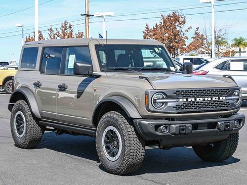 New 2026 Ford Bronco Badlands AWD/4WD image 3