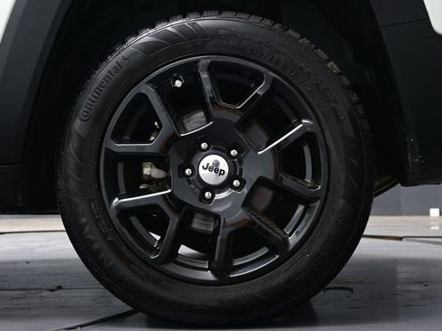 Used 2023 Jeep Renegade Latitude AWD/4WD image 30