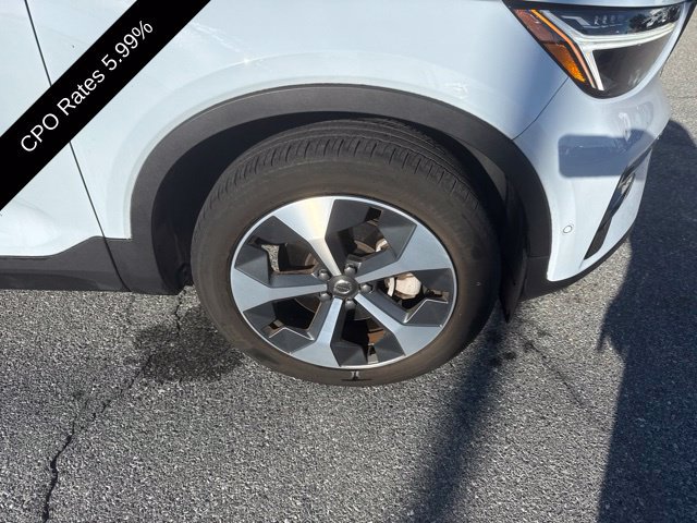 Certified 2024 Volvo XC40 B5 Plus w/ Climate Package AWD/4WD image 2